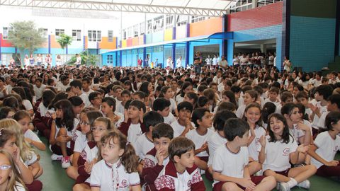 Homenagem aos novos universitários