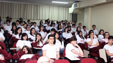 Palestra volta a escola