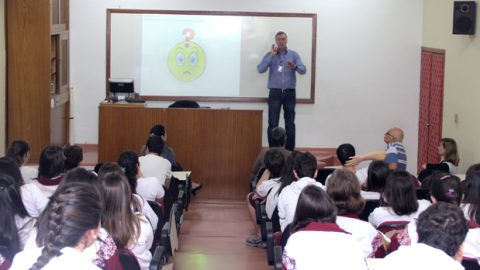 Palestra volta a escola