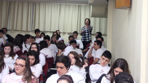 Palestra volta a escola