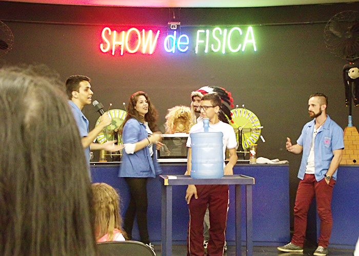 Read more about the article 1º ano do Ensino Médio – Show de Física na USP